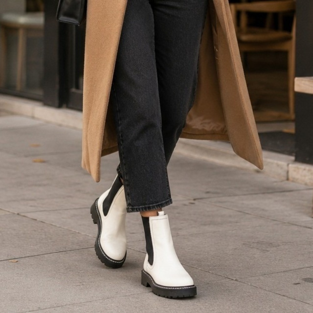 Calvin Klein 8.5 White Chelsea Boots Black Lug Sole Chunky Ankle Booties Edgy
